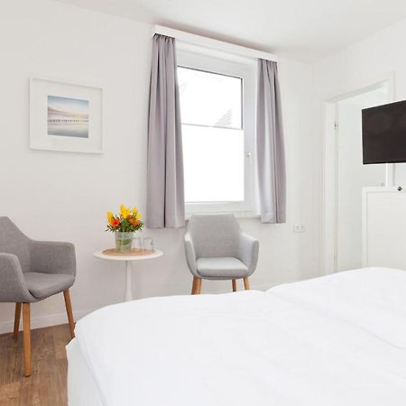 Haus Menno Janssen - Doppelzimmer Norderney Exterior photo